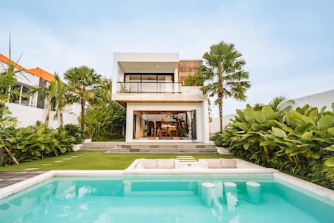 Botanique: Designer Villa Overlooking Ricefields