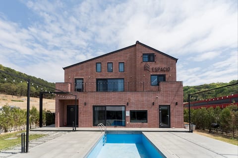 Espacio No. 1
Hotel style
Full Villa in the countryside
Family gatherings, workshops,
Group meeting