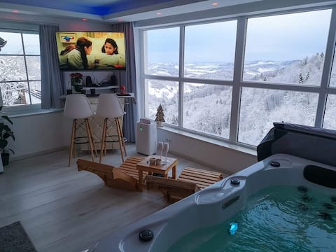 Private wellness with a view, sauna & hot tub