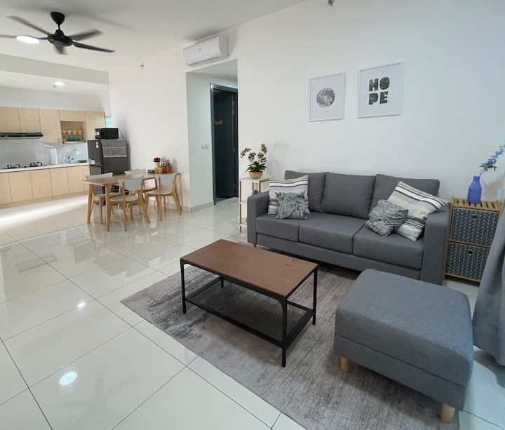 Dalsey’s Home: Clean Cozy Corner, 3br @Mont Kiara - 