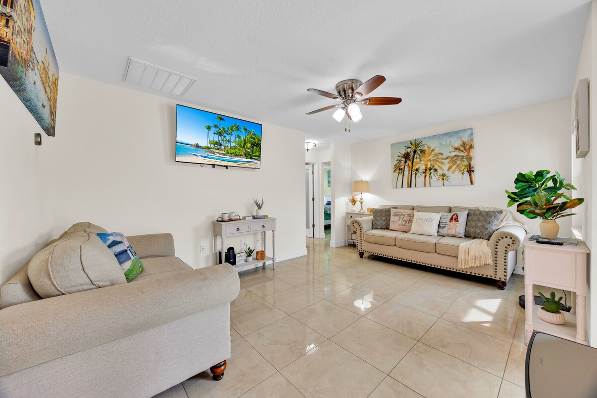 Successful Airbnb property: Retreat with Pool, Jacuzzi, Game Room, BBQ, Cinema in Lake Alfred