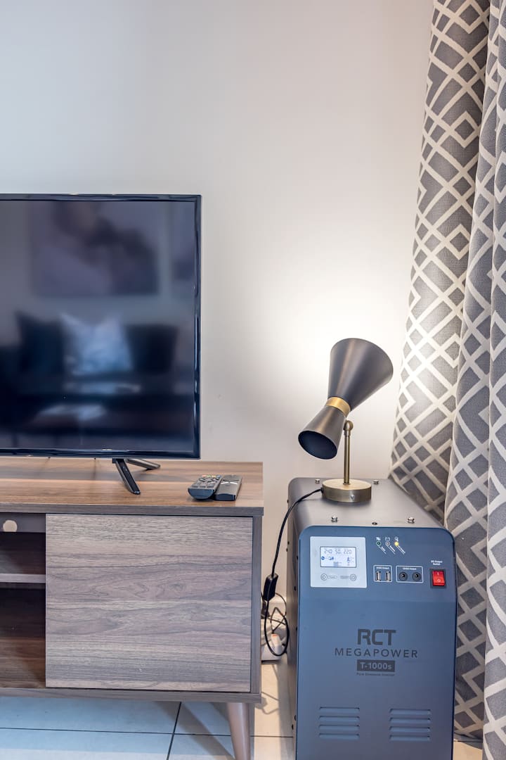 Partial Back Up Power: Modern 2 Bedroom Apartment - Sandton