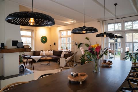 The Farmhouse: Calming & grand for 15 people