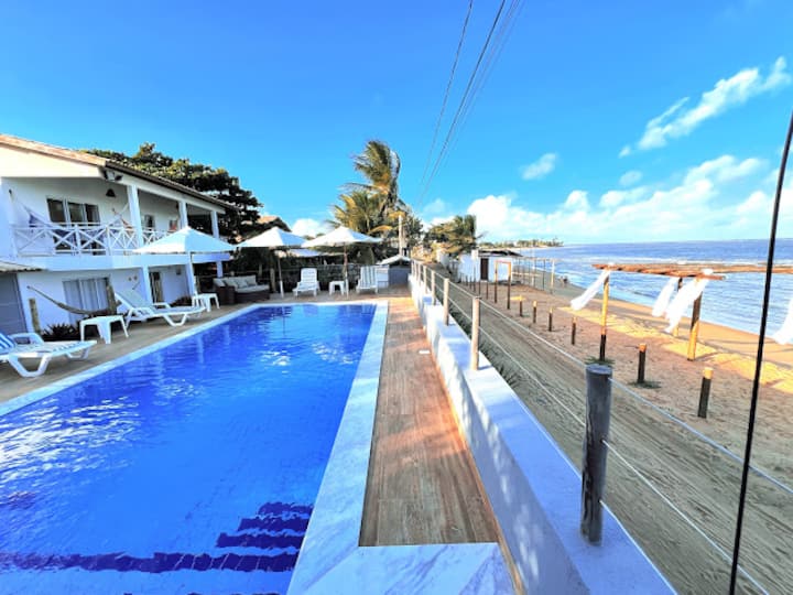 06 Suites Exclusive Beachfront House 30 km from Maceió.