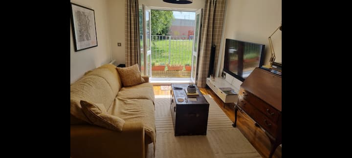 1 Bedroom Flat With Sofa Bed Sleeps 4 With Parking - National Museum Cardiff