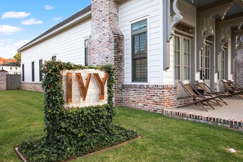 Cozy 2-Bedroom Home in downtown Hernando