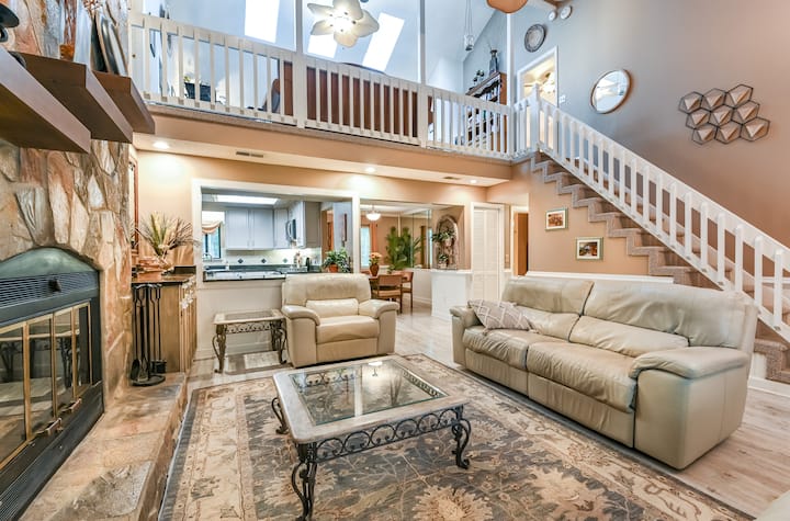Charming Summerville Home Near Downtown - Sleeps 9 - サマービル, SC