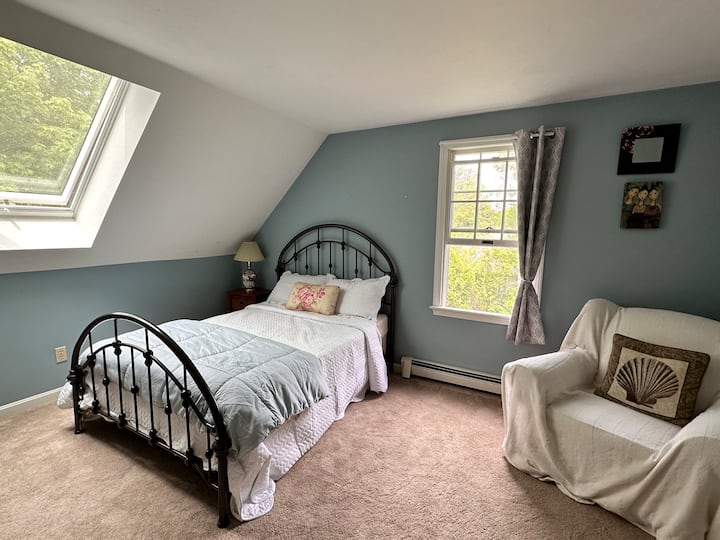 Bright, Spacious 2 Br Apartment Near Bike Trail - Cape Cod, MA