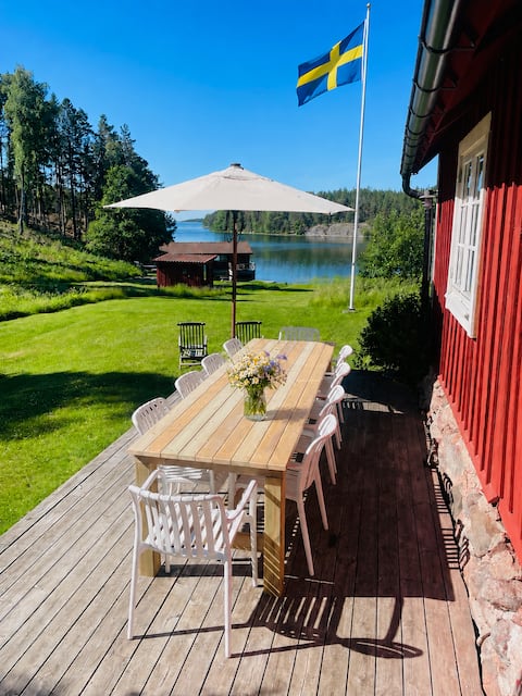 Archipelago house and sauna - private lake plot