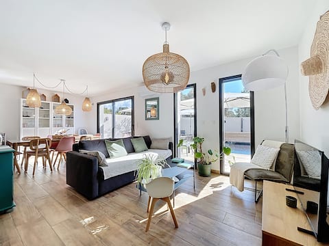 Top Airbnb: Chez NELL gîte, heated pool at the foot of Ventoux in Bédoin