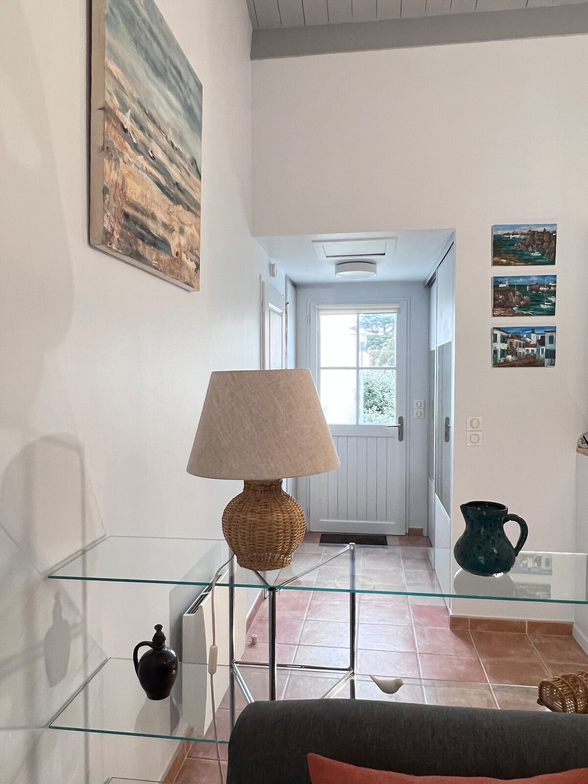 Successful Airbnb property: 150 m beach, quiet house, enclosed garden, south-facing, 2 bedrooms/sleeps 4 in L'île D'yeu
