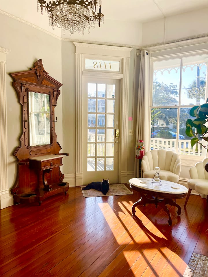 The Vintage Hummingbird-suite Near Downtown, Beach - Pensacola, FL