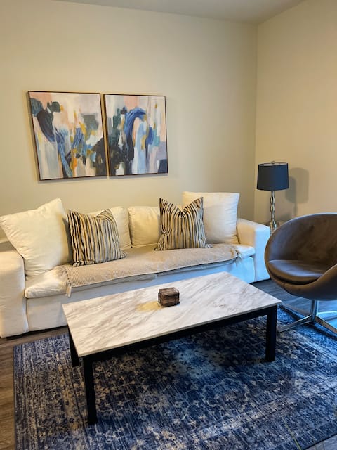 Top performing Airbnb: Spacious•KingBed 1Bath•Orange County•Clean•Private in Tustin