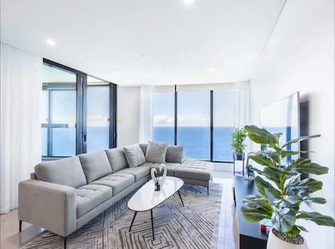 Top performing Airbnb: Luxury 3-Bedroom Condo Ocean View With Pools & Spa in Surfers Paradise