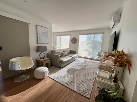 Popular Airbnb listing: Rosebud Escape 4 Minutes to Beach, Shops & Pubs. in Rosebud