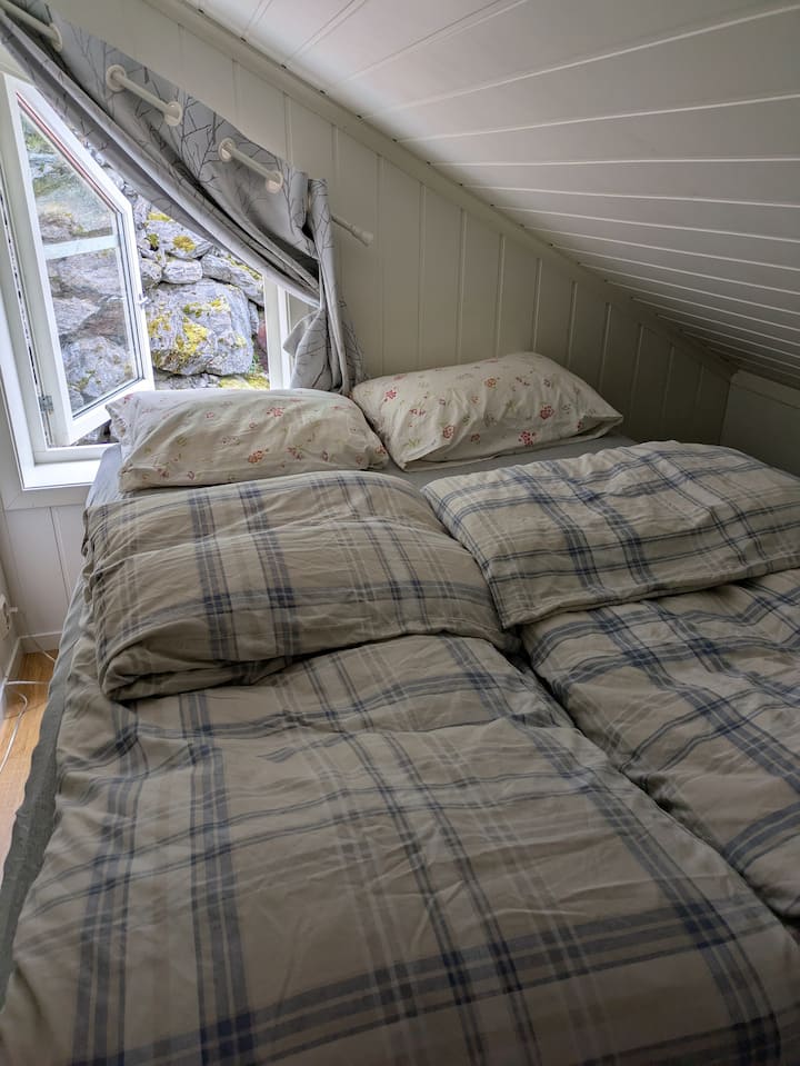 מיטה בגודל 150 ס"מ
nb! ללופט יש גובה תקרה נמוך