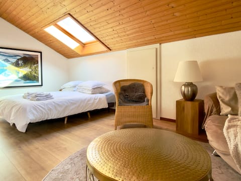 Relaxed Loft Stay Between Lake & Mountains