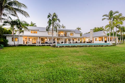 Luxury Waterfront Family Retreat | Near Anna Maria