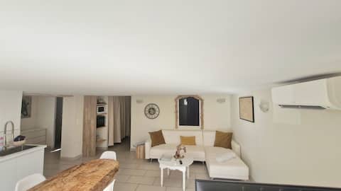 Top Airbnb: LOFT in the heart of Saintes-Maries + private place à Saintes Maries De La Mer