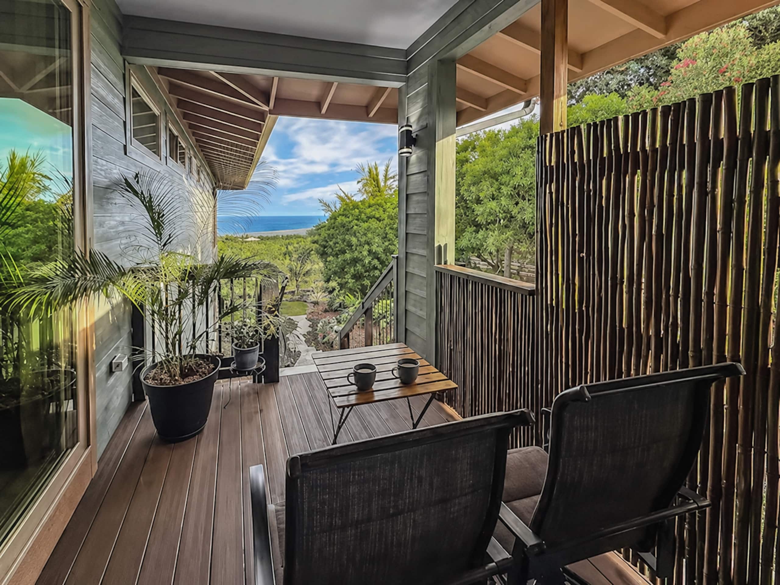 Peaceful Private Studio w/Covered Ocean View Deck - Photo 24