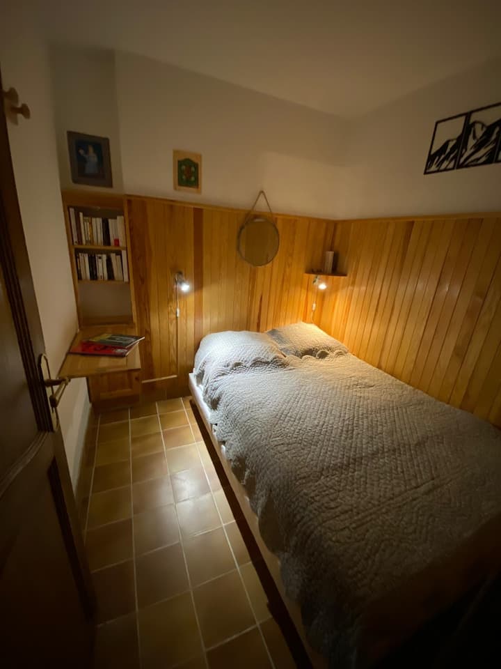 rincón de montaña con zona de oficina