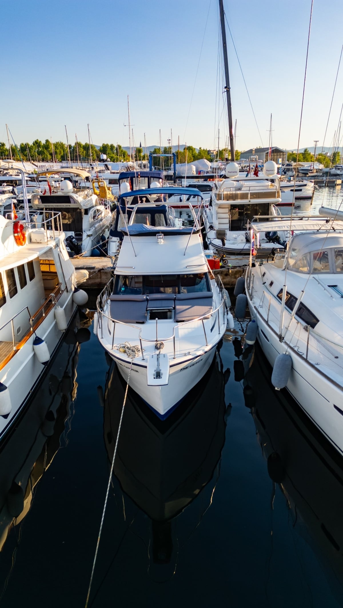 Marina da Konforlu Tekne.