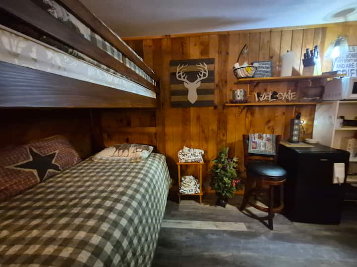 The Rustic Cozy Lodge With Sunset View - Campton, NH