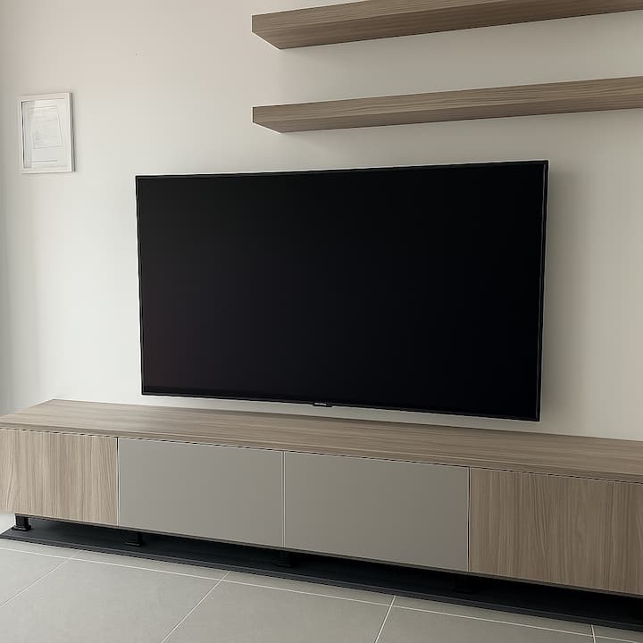 تلفزيون وسرير أريكة