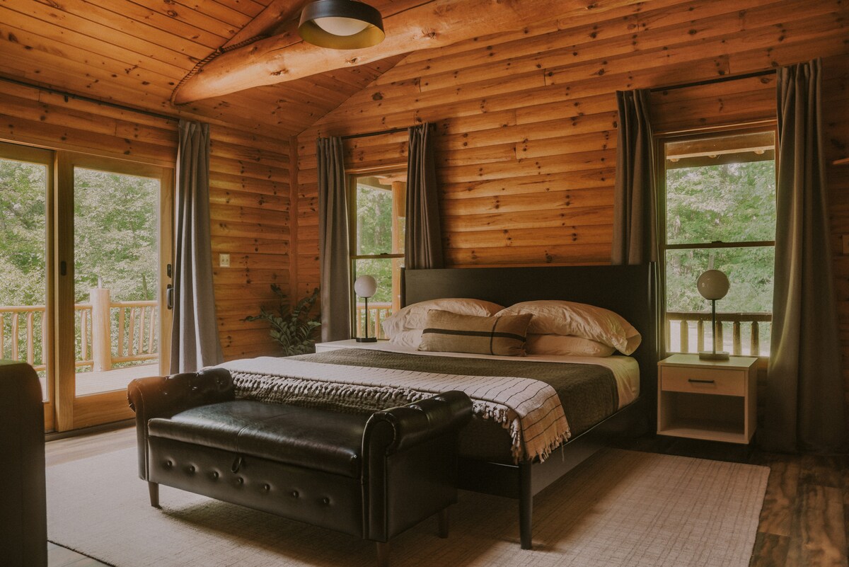 Cozy 4bdr cabin w/hot tub on the Muskegon River - Cabins for Rent