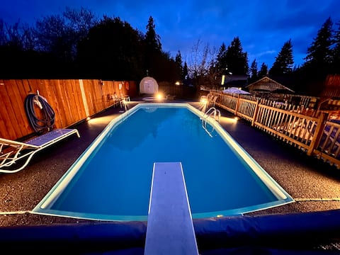 Contemporary Poolside Paradise
