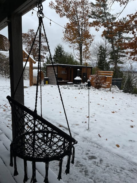 Lucky House | Cozy Lakefront Fall Getaway |