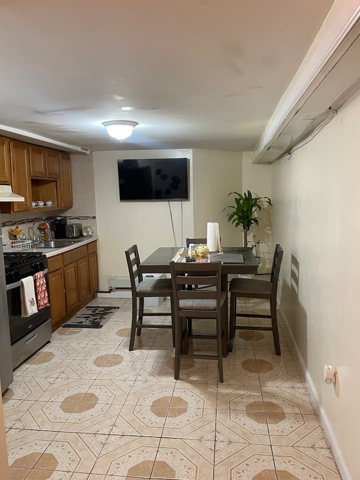 Lovely 2-bedroom Elmont Apartment (Lower Level) - New York John F. Kennedy Airport (JFK)