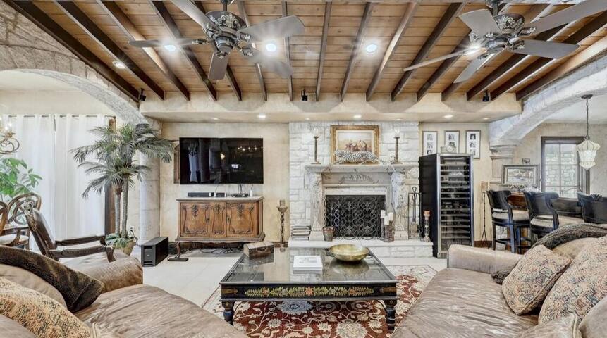 Lakefront Villa Toscana – Private Boat Dock gallery image 3