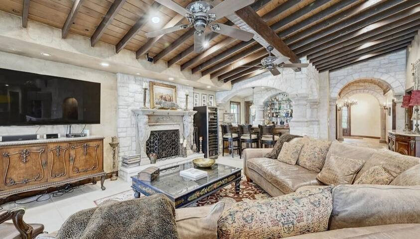 Lakefront Villa Toscana – Private Boat Dock gallery image 2