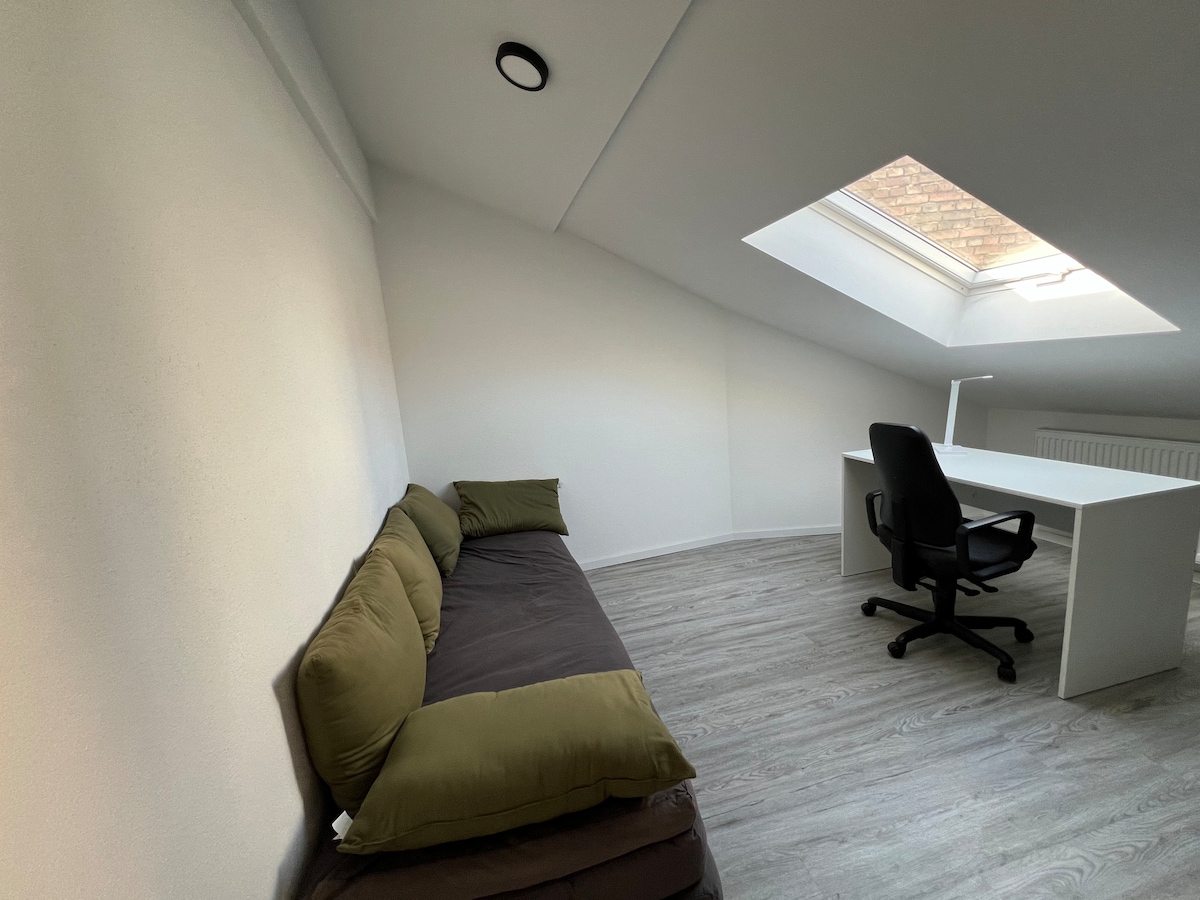Modern 4-room loft with 3 beds and separate work space