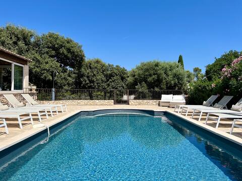 230 m2 with heated pool – Oustau de la Colline
