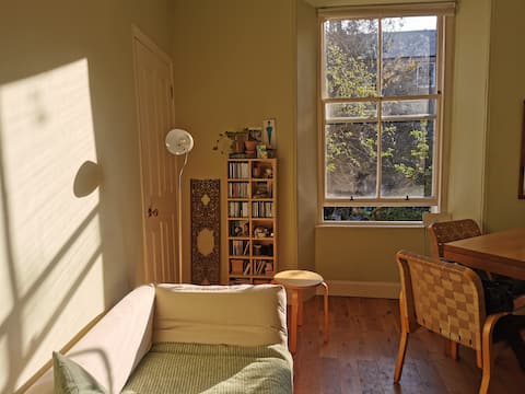 Successful Airbnb property: Peaceful Apartment in Fountainbridge & Craiglockhart