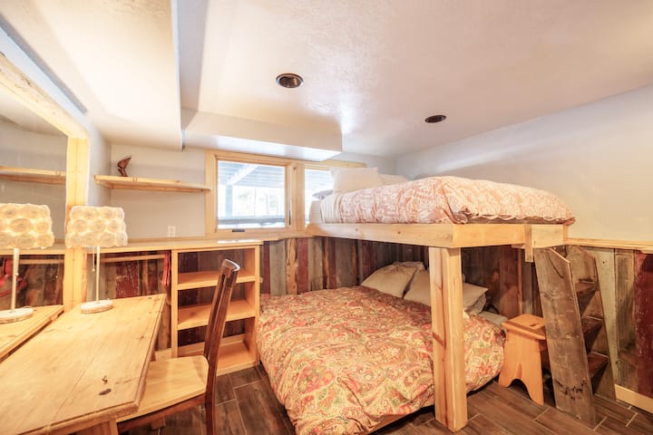 Postele z pamäťovej peny veľkosti Queen zabudované ako poschodové postele na mieru