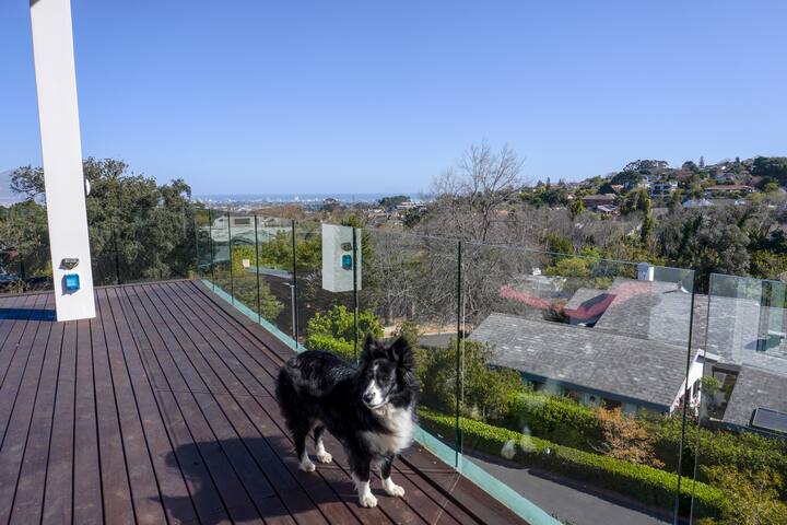 Luxurious Villa ~ Rooftop Pool ~ Stunning Views! gallery image 4