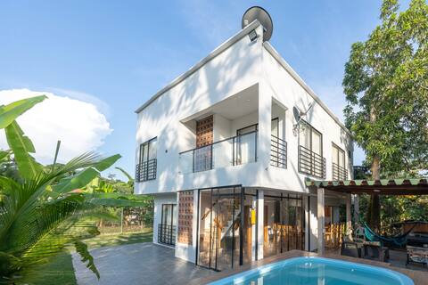 Cabin in Necocli with pool close to the beach