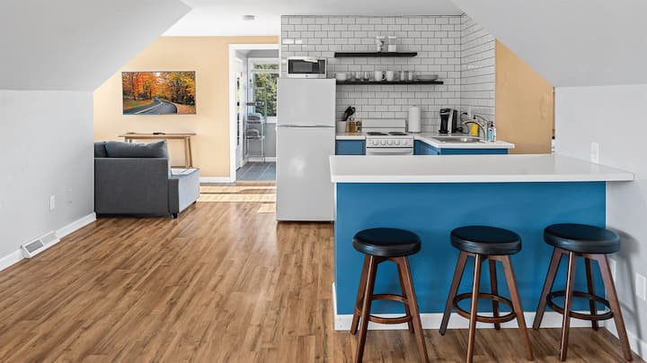 Perfect Retreat for 2 | Studio Above Bakery, Dogs! - Guest suites