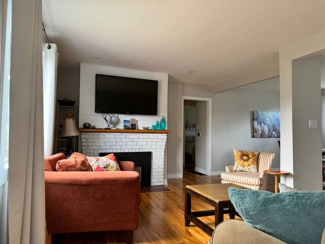 Beautiful bungalow, with in-law suite