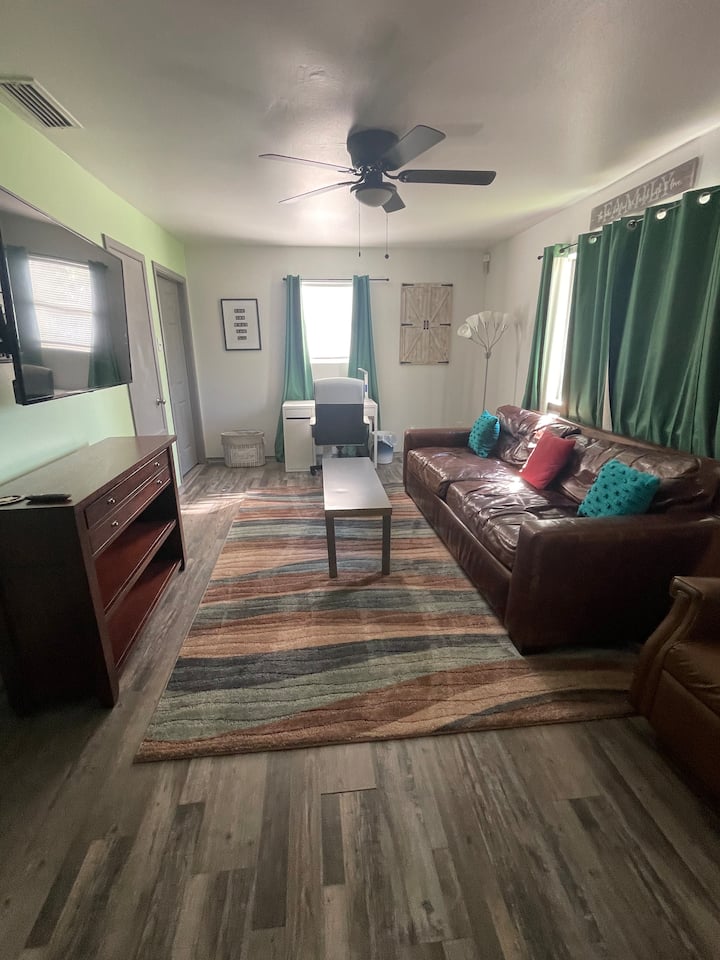 Beautiful Blue Peaceful Retreat 3 Bedrooms - Cedar Hill, TX