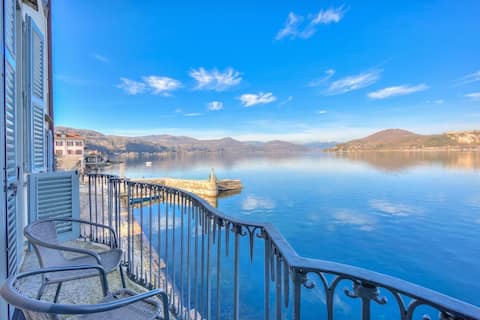 La Dolce Vita Pied dans L' Eau - by Happy Rentals
