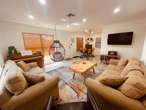 Successful Airbnb property: Raymond James or Midflorida Amphitheater 15 min! in South Seminole Heights