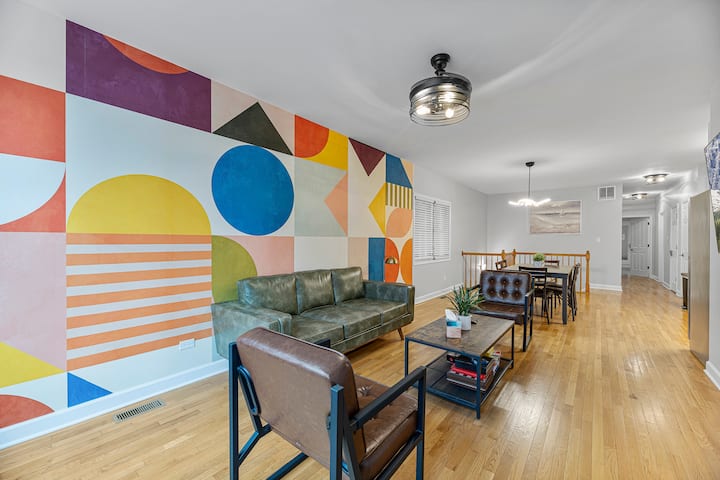 4 Br/3ba, Great For Large Groups, Garage Parking - Chicago, IL