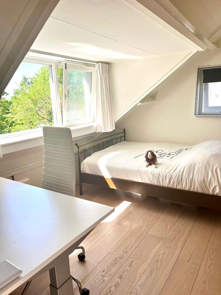 Manželská posteľ Queen 2,00 m x 1,40 m