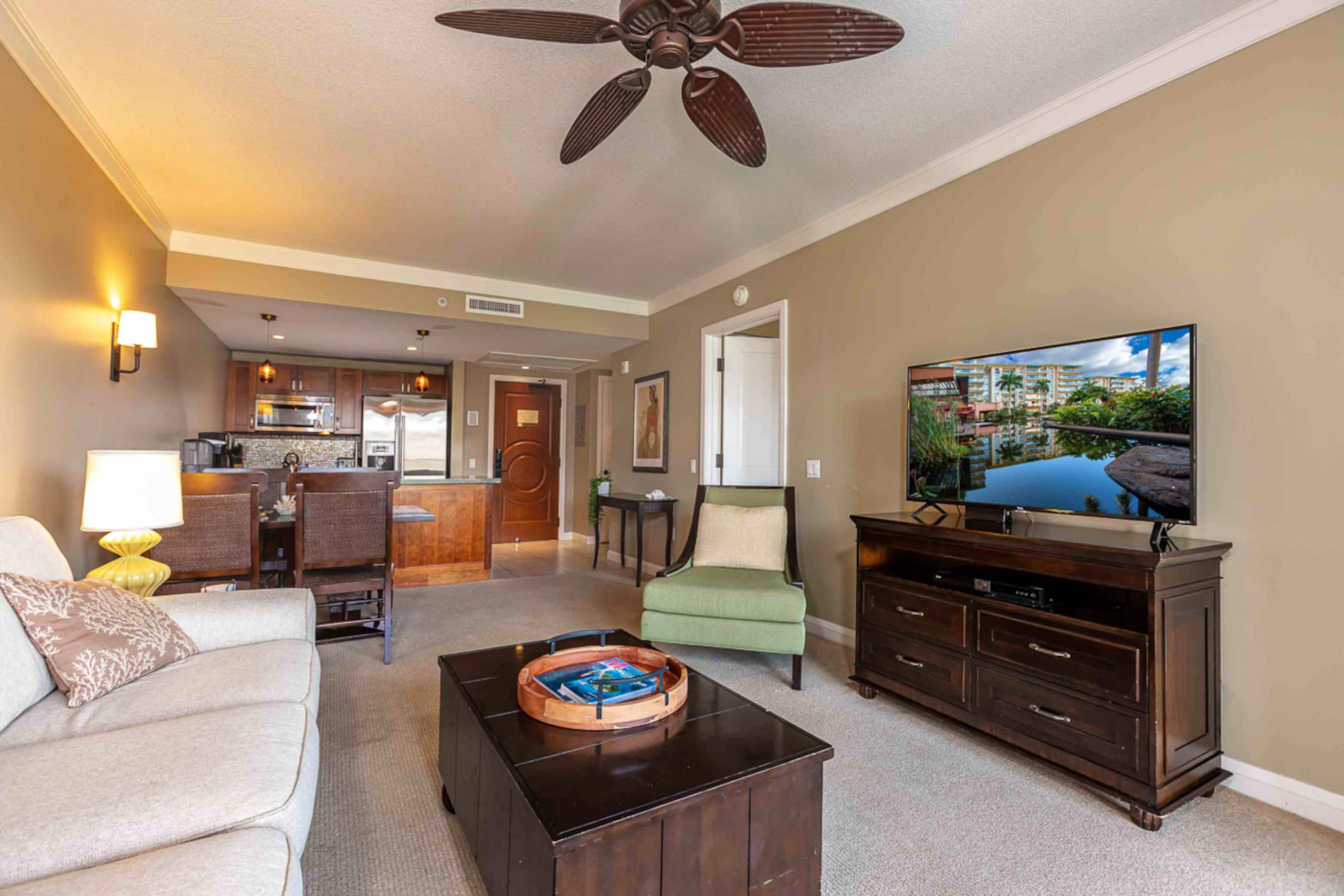 Condo in Lahaina · ★4.86 · 1 bedroom · 2 beds · 1 bath - Image 19