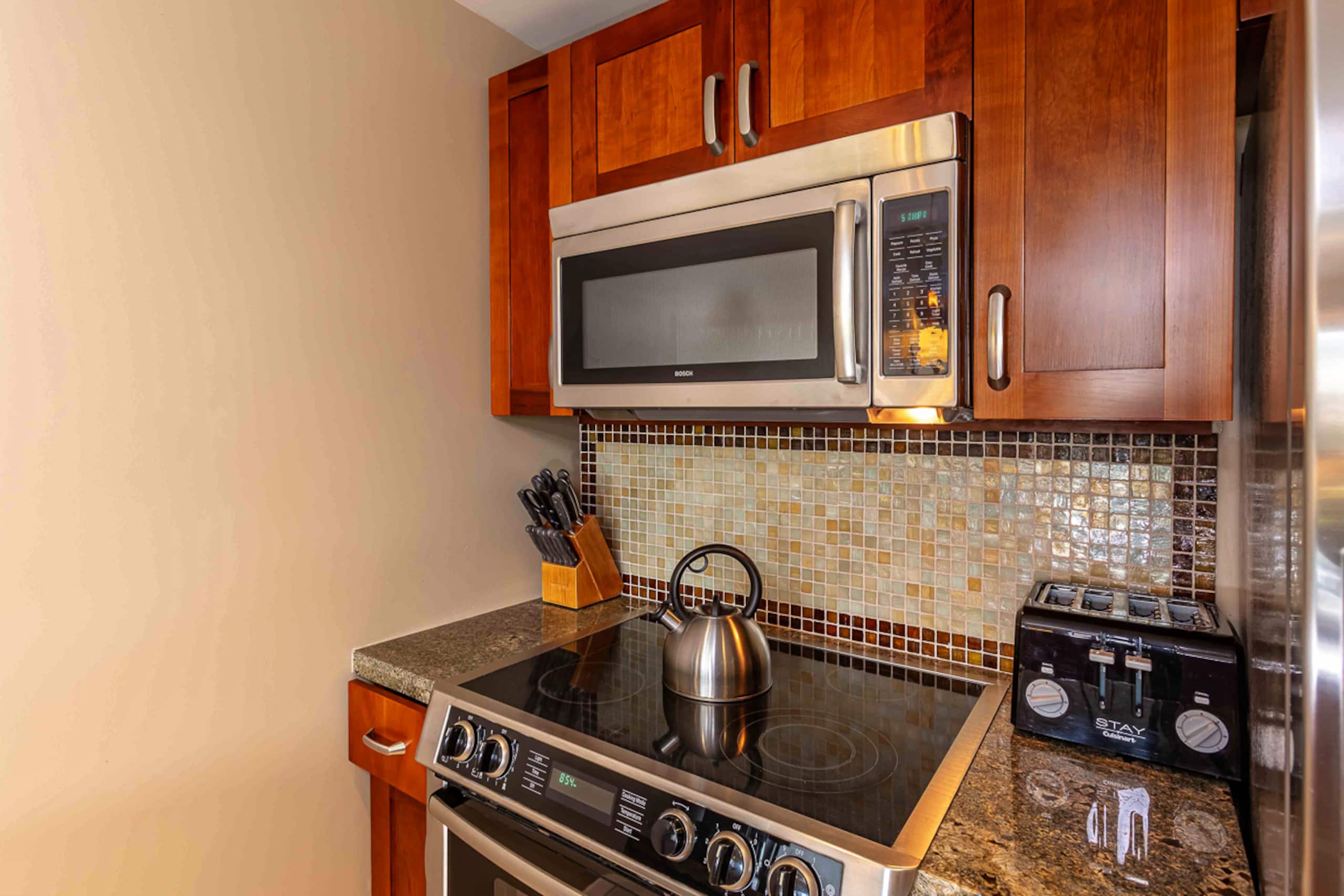 Condo in Lahaina · ★4.86 · 1 bedroom · 2 beds · 1 bath - Image 16