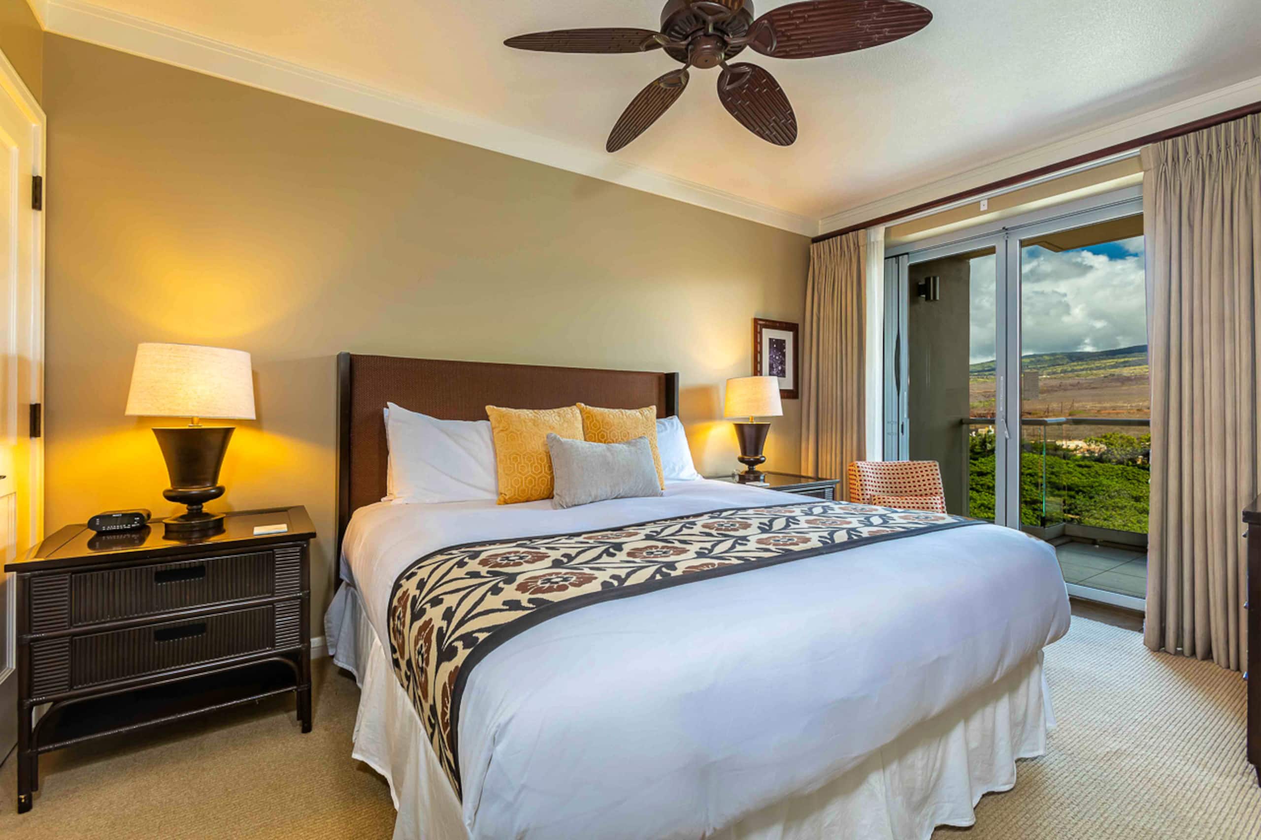 Condo in Lahaina · ★4.86 · 1 bedroom · 2 beds · 1 bath - Image 4